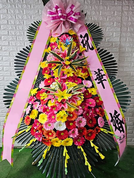 대학 동기 모임에서 축하하는 마음을 담은 화환
